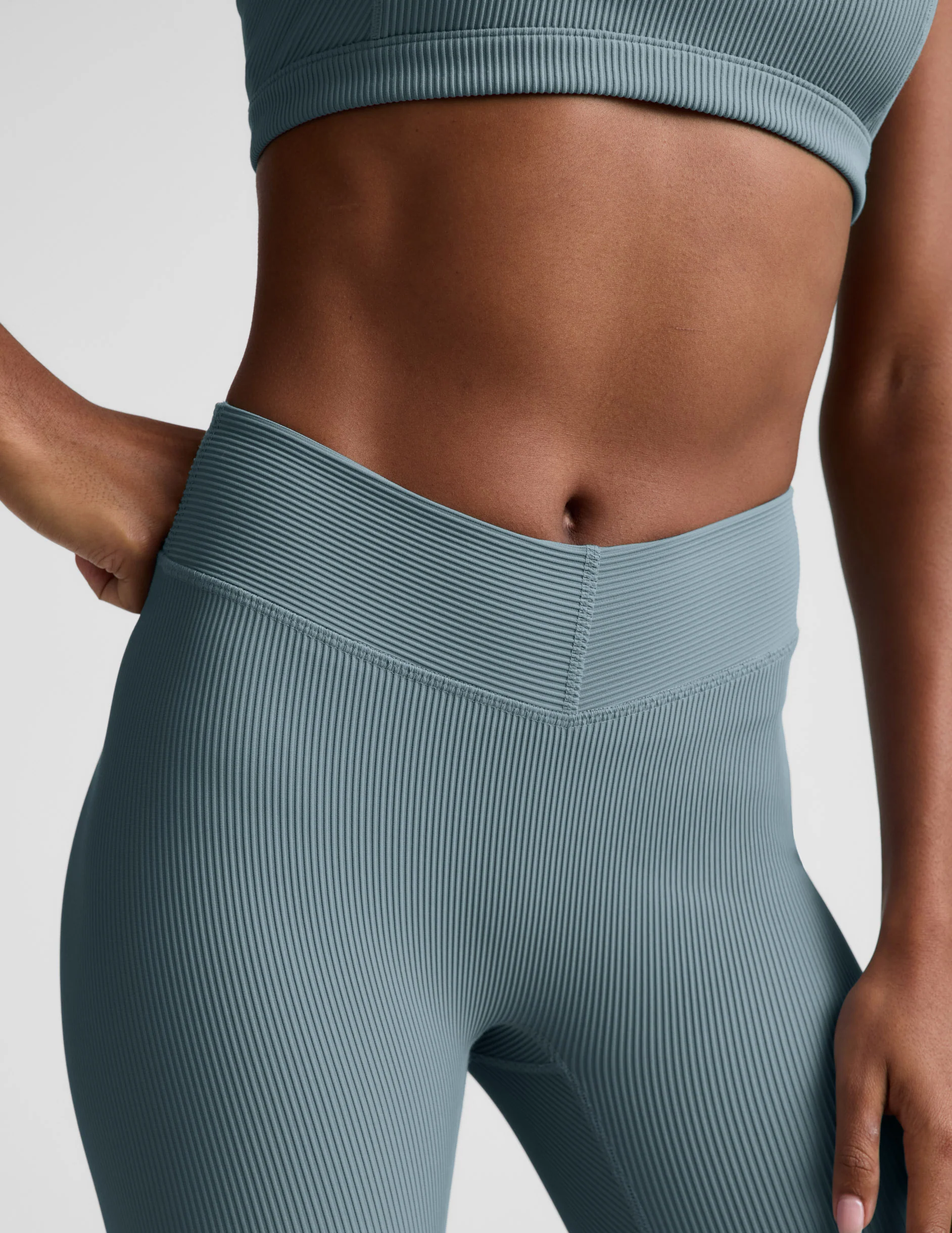 Impulse Ribbed V-Waist Pedal Pusher Legging - Image 3